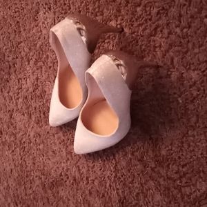 Yoki, size 11, heels